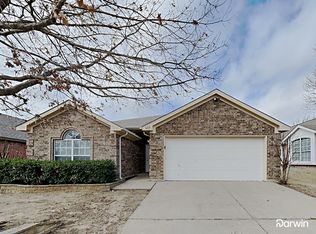 613 Oak Hollow Trl, Saginaw, TX 76179