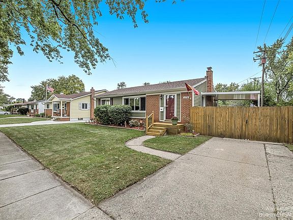 2nd image of 1379 Parkwood Ave