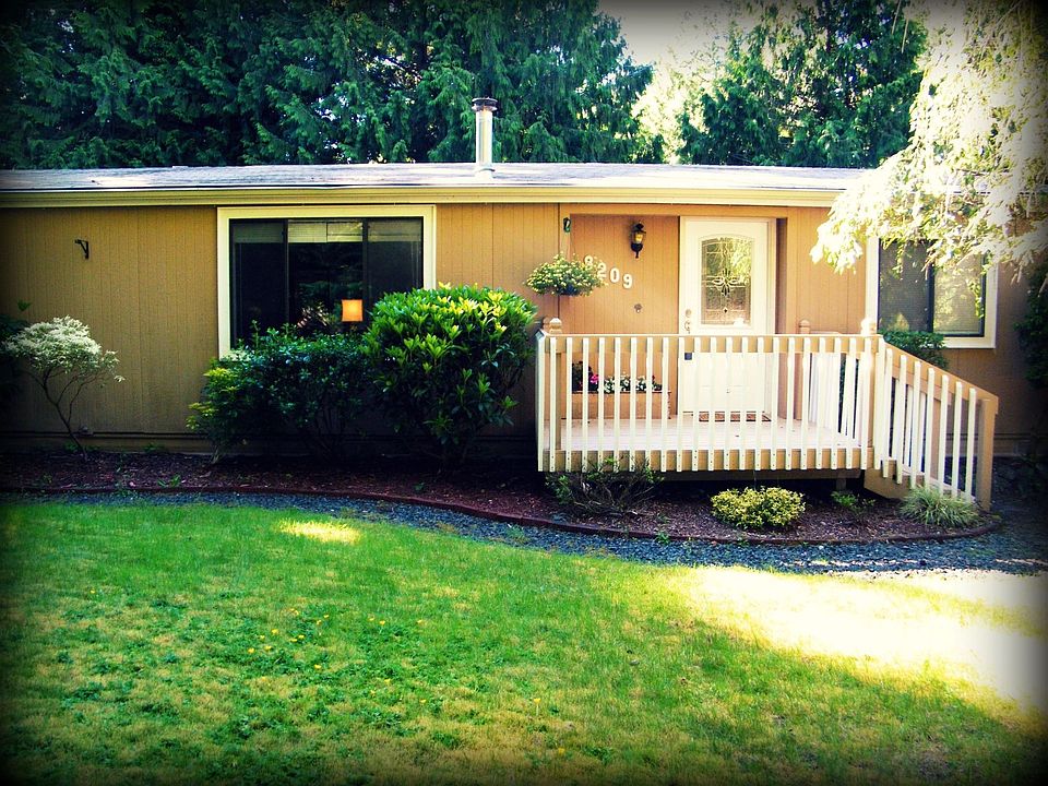 1st image of 8209 University Point Cir NE