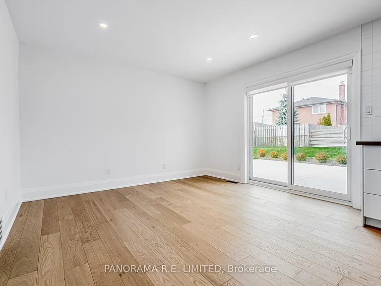 674 Netherton Cres #LOWER — Photo 4