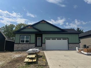 3260 Brook Landing Ct, Des Moines, IA 50317