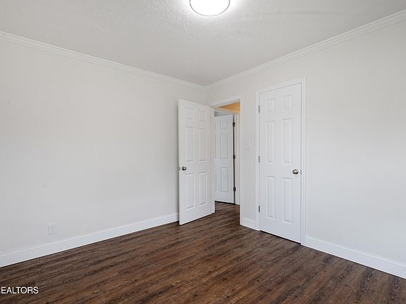 4th image of 1112 Withlow Dr