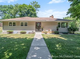 1510 Meadowbrook Ln, Portage, MI 49024