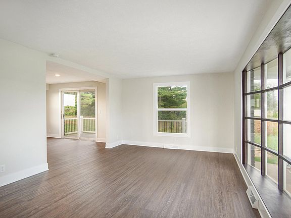 5th image of 15056 Fillmore St