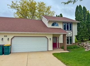 101 Northlawn Dr #A, Cottage Grove, WI 53527