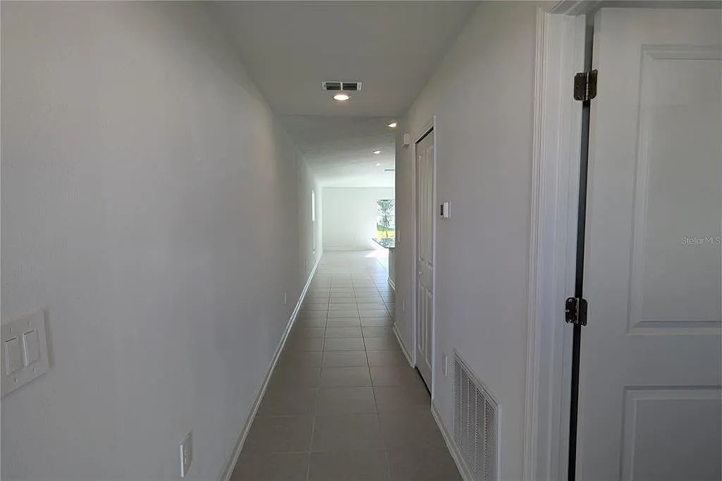 3 bed, 2.0 bath, 1429 sqft, $1,900 — Photo 2