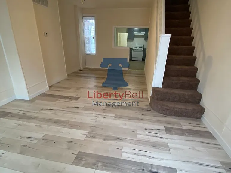 2078 E Pacific St — Photo 2