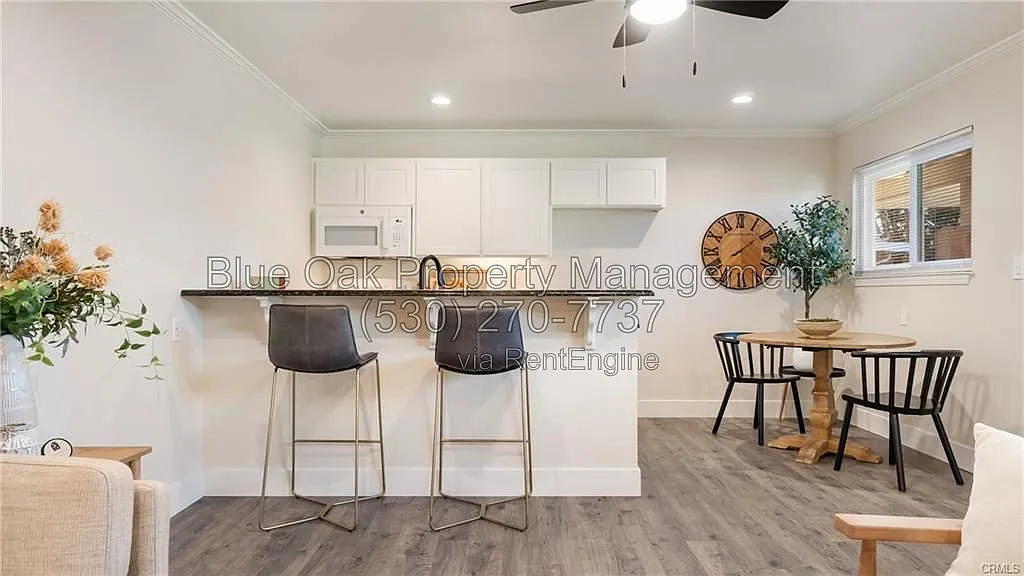 2 bed, 1.0 bath, 871 sqft, $1,575 — Photo 4