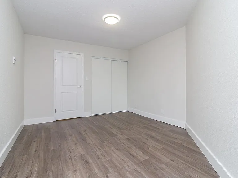 984 McKenzie Ave — Photo 18