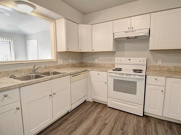 4th image of 10029 Emerald Creek Dr
