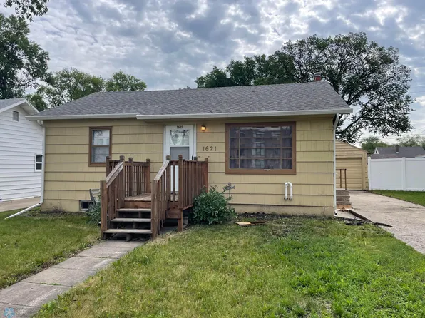 1621 12th St N, Fargo, ND 58102