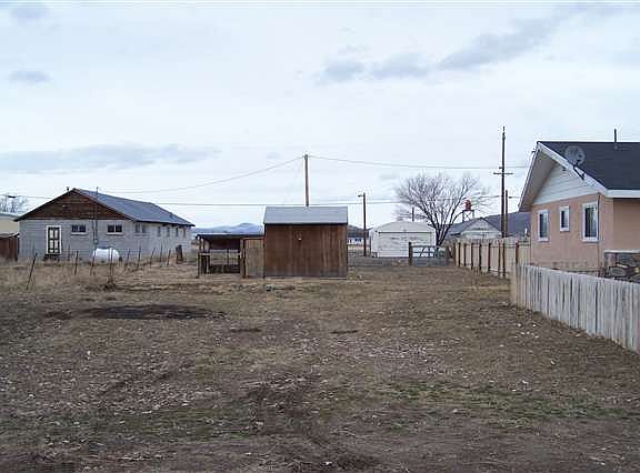 2nd image of 718-925 Plumas Ave