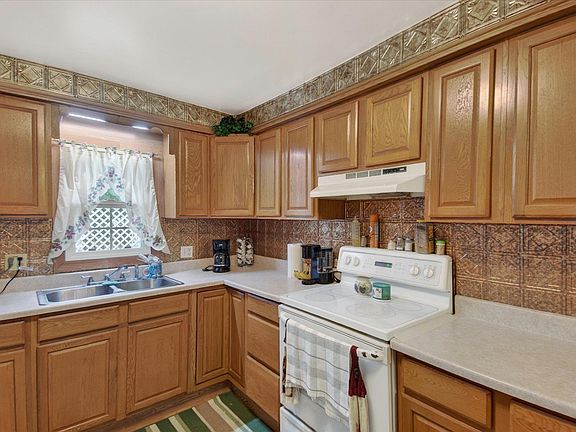 2nd image of 211 N Marquette St