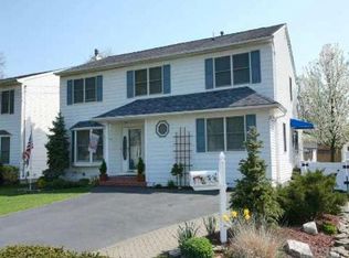 1655 Kensington Ave, Merrick, NY 11566