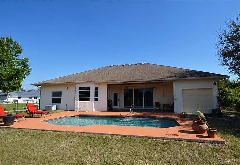 283 Goiana St — Photo 11