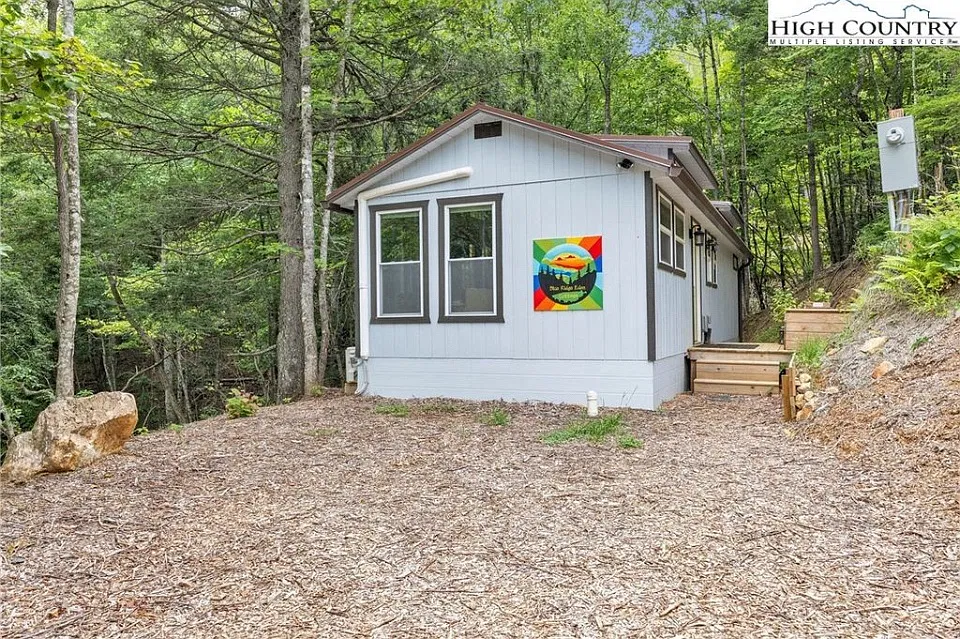 Mulatto Mountain Rd, Fleetwood — Photo 1