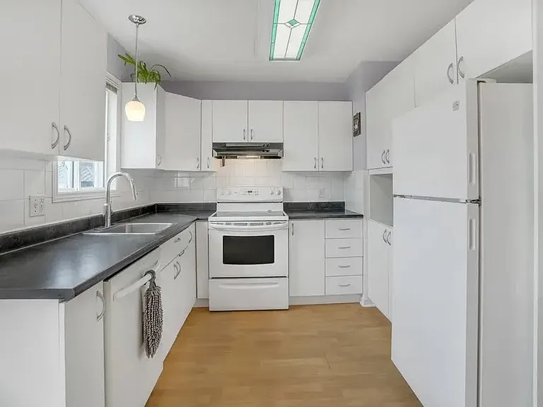 4929 E Lancaster Ave — Photo 2