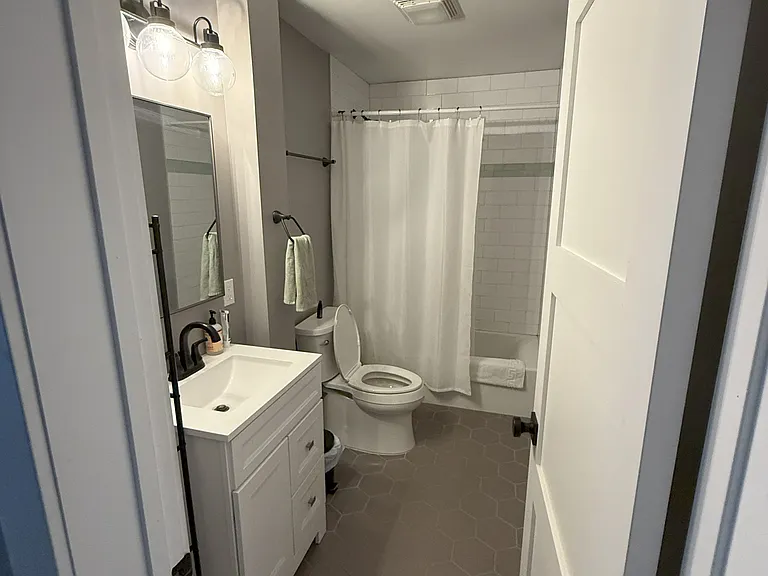 1310 F St — Photo 2