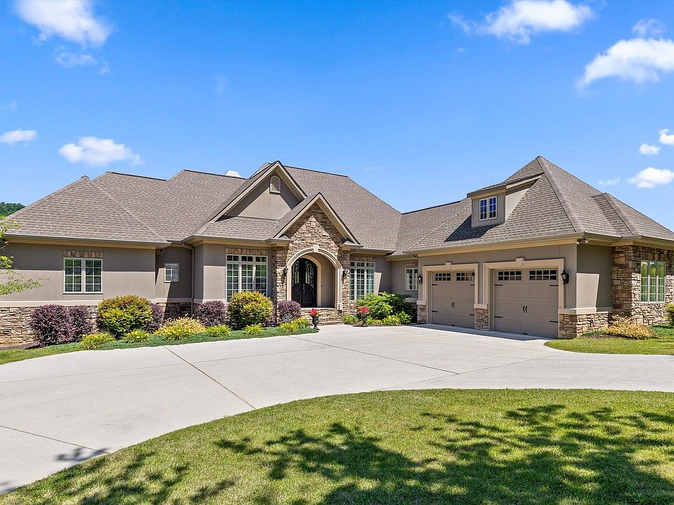 1st image of 554 Castle Dr
