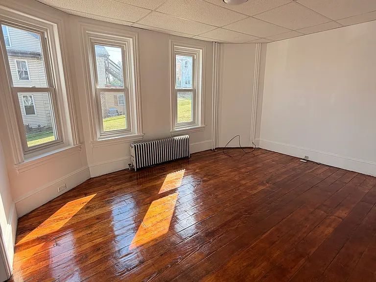 325 Main St #1 — Photo 5