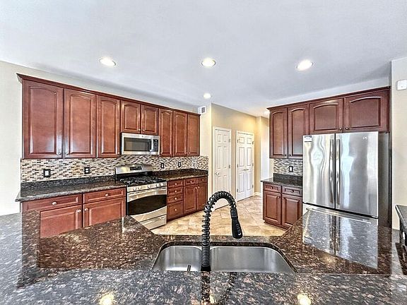 2nd image of 1610 Idlewild Blvd