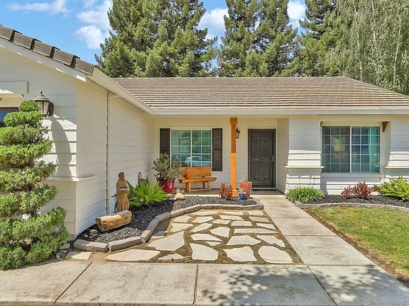 5th image of 7007 Royal Links Dr
