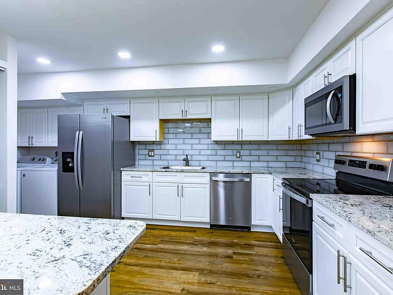 1 Stonehenge Cir #2 — Photo 13