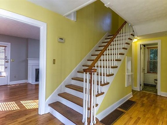 3rd image of 110 Beechwood Ave