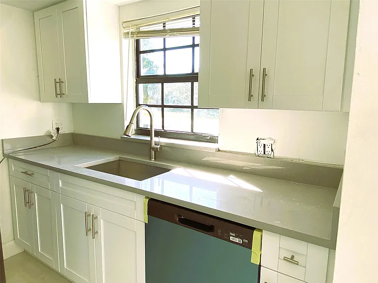 320 NW 4th Ave #1 — Photo 5