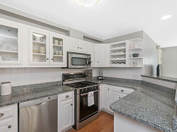 4th image of 494 E 4th St #1