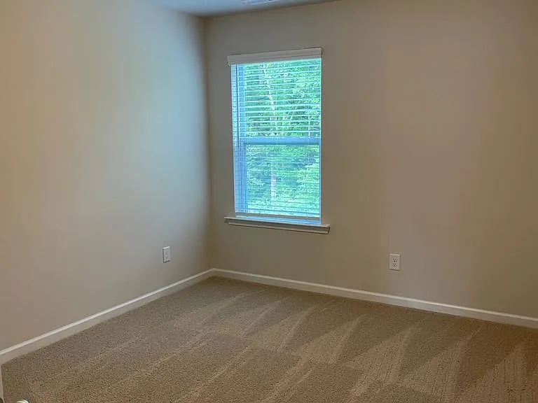 135 Rossell Park Cir — Photo 9