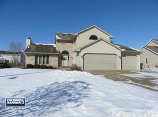 1500 Skylark Ln, Green Bay, WI 54313