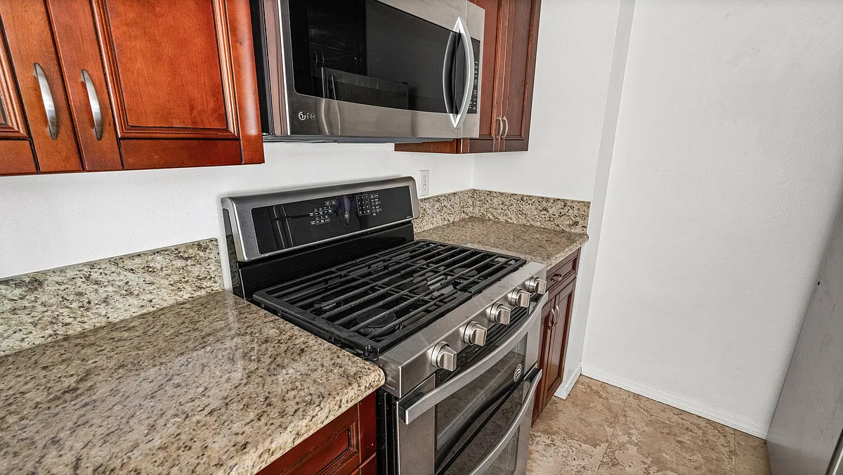 Building Photo - 1621 Hotel Cir S #E103