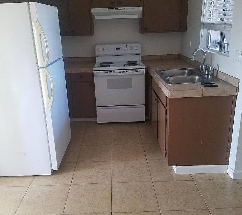 1st image of 928 S 45th St APT 7