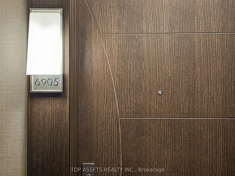 388 Yonge St #6905 — Photo 2
