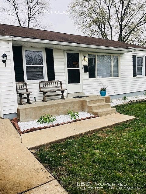 1st image of 200 Saint Nicholas Ln
