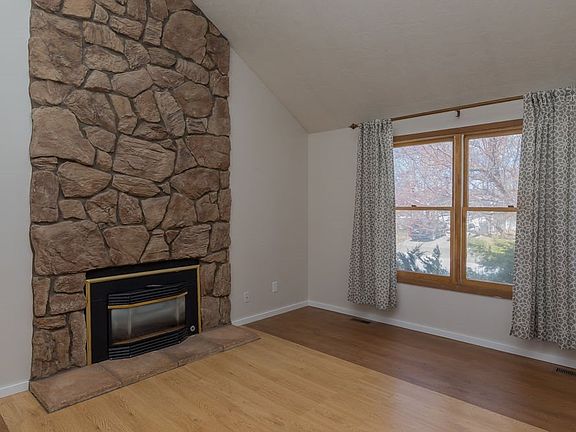 4th image of 416 Independence Cir