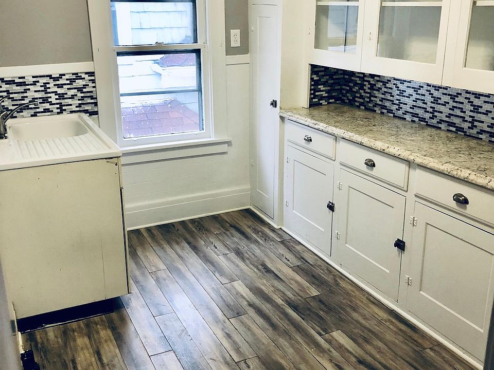 1st image of 199 W Hazeltine Ave #2