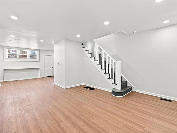 4th image of 6711 Linmore Ave #A