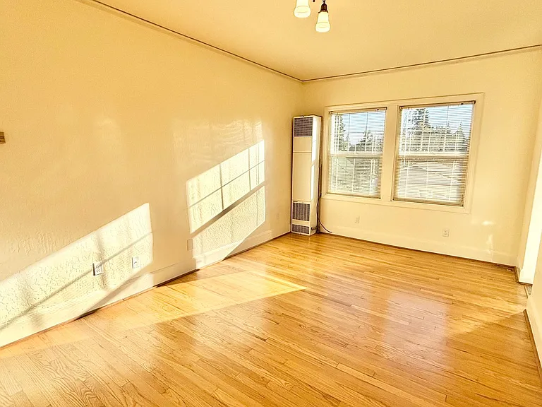 T0108 - Laurelview Apartments — Photo 6