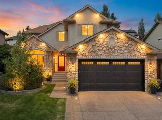393 W Banister Dr, Okotoks, AB T1S 1W2