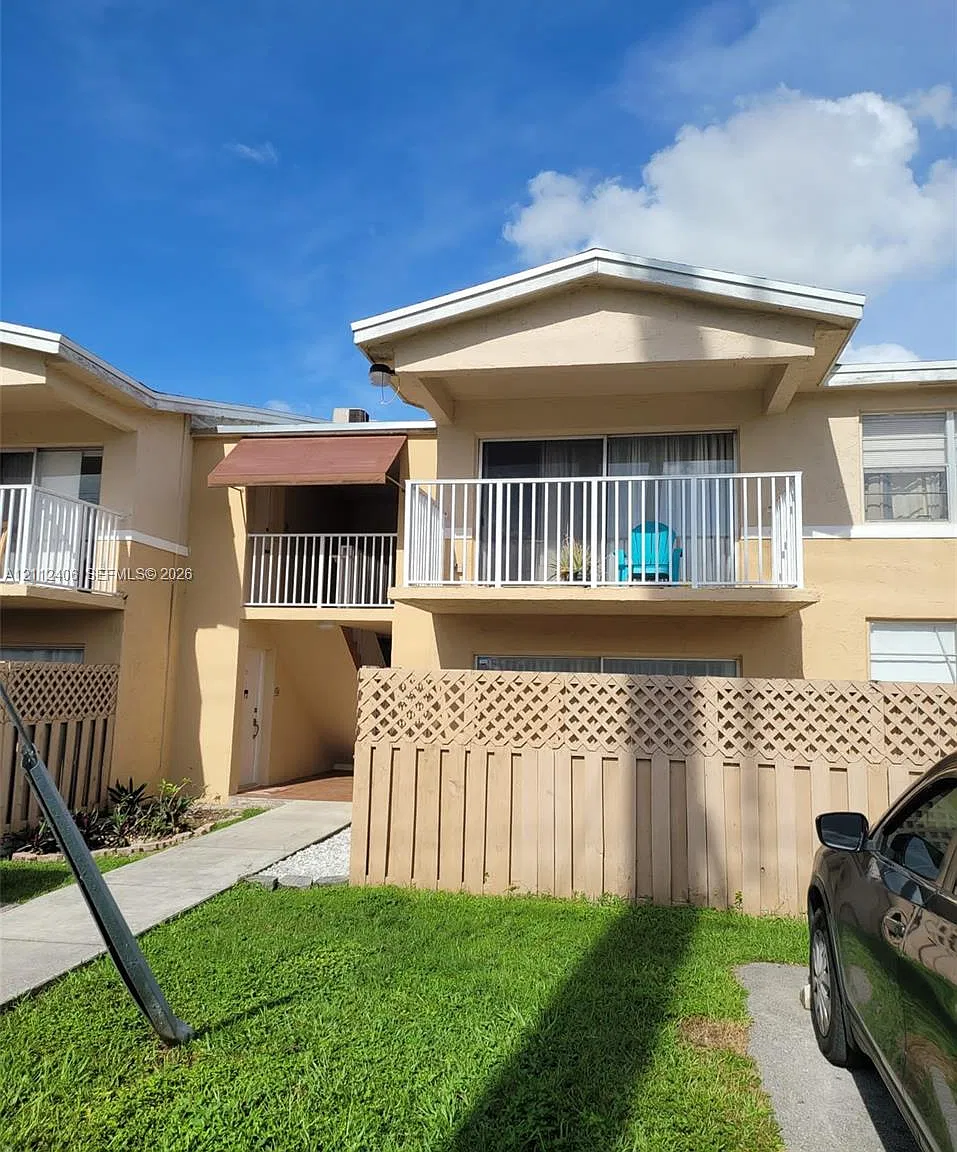Doral Gardens Condo — Photo 2