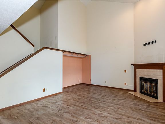 4th image of 587 Cottingwood Ct