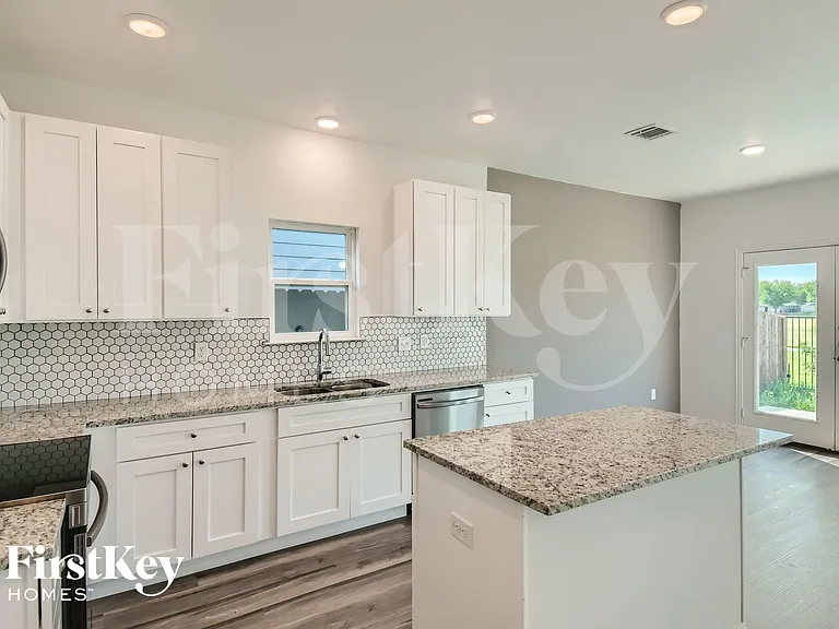 7360 Parkside Place Dr — Photo 7