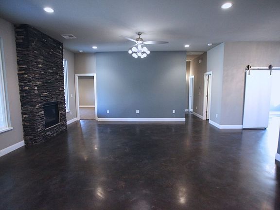 4th image of 17509 Melville Ln