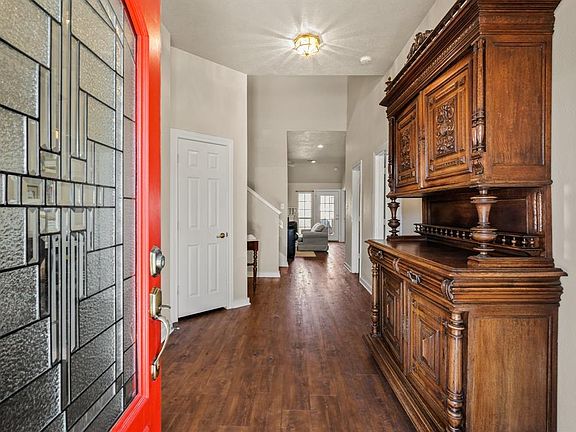 3rd image of 3017 N Saddlebrook Lane