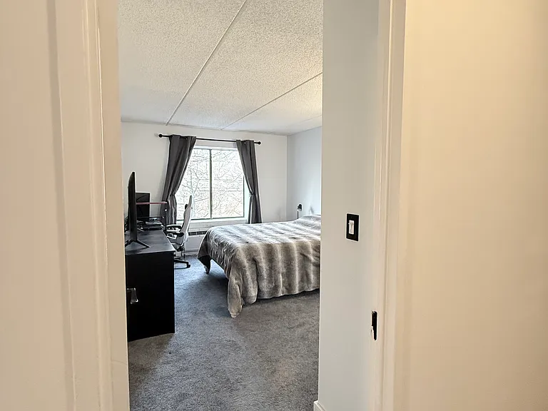 560 Halstead Ave #3J — Photo 9