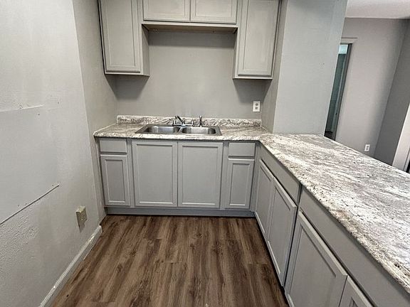 5th image of 304 E Park St APT B