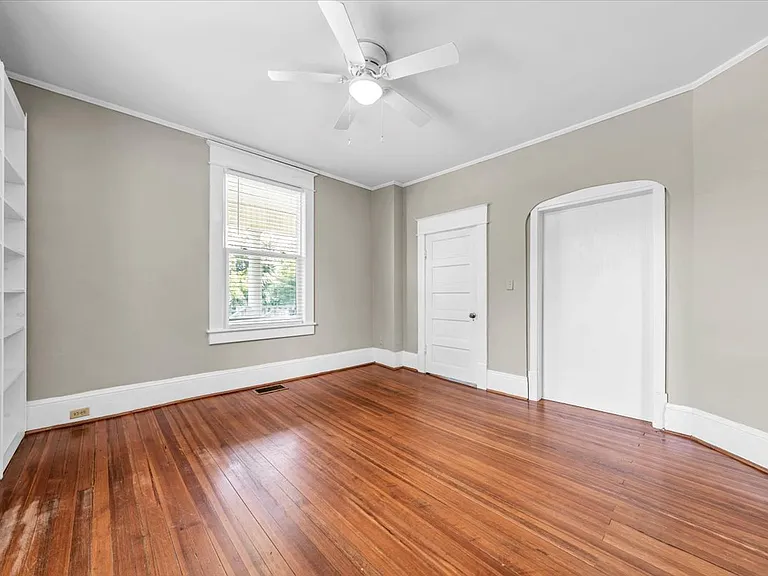 2410 Broadway Ave #B — Photo 9