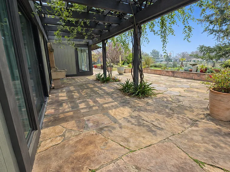 1118 Marina Cir — Photo 10